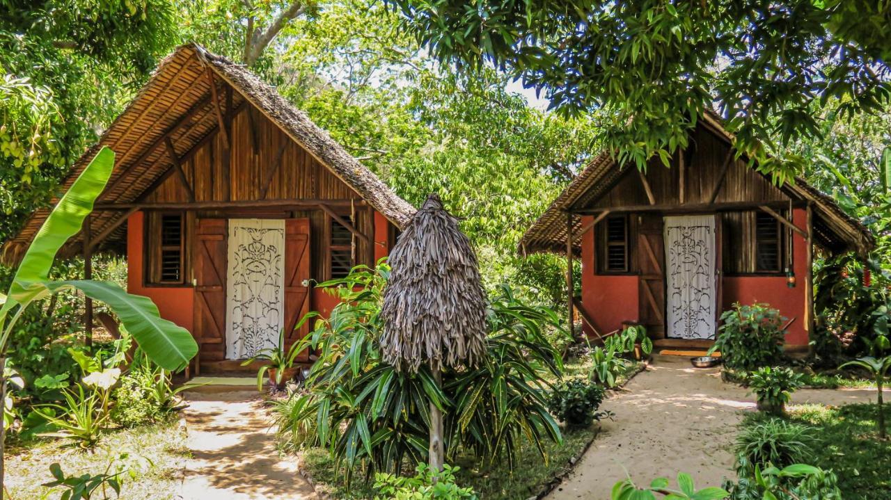 Sakatia LodgeAmpasimena エクステリア 写真